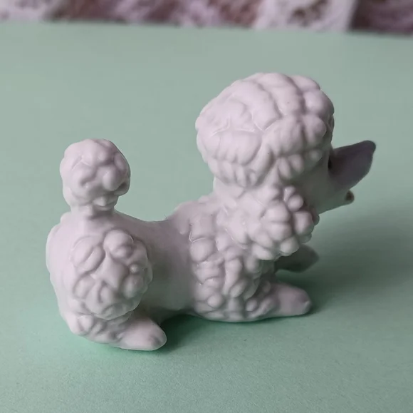 VINTAGE SMALL BONE CHINA POODLE FIGURINE UNBRANDED (FADED SILVER FOIL STICKER) - Picture 3 of 13